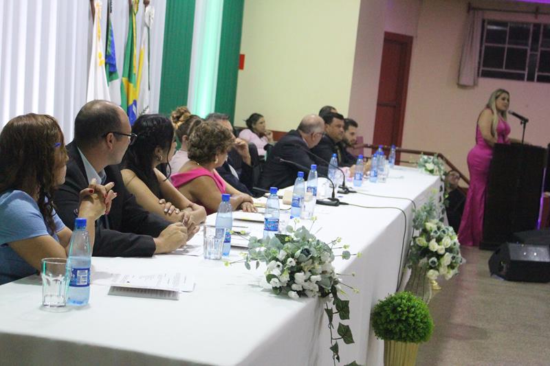 Em ato de posse, prefeita Niágara apresenta secretariado e fala sobre metas em Coronel Sapucaia Em ato de posse, prefeita Niágara apresenta secretariado e fala sobre metas em Coronel Sapucaia