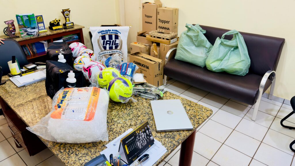 Atlética Ivonir Lamego Apresenta Novos Materiais Esportivos em Parceria com Prefeitura e Fórum de Sete Quedas Atlética Ivonir Lamego Apresenta Novos Materiais Esportivos em Parceria com Prefeitura e Fórum de Sete Quedas