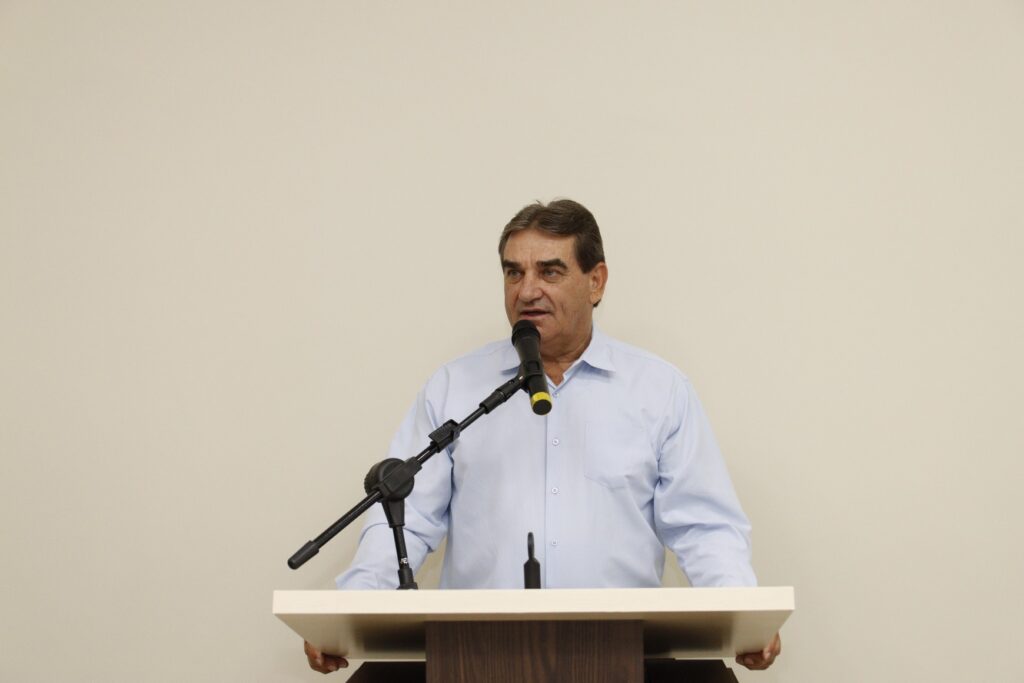 Prefeito eleito Erlon Daneluz, vice-prefeito Roani Tuneira e vereadores são empossados em Sete Quedas Prefeito eleito Erlon Daneluz, vice-prefeito Roani Tuneira e vereadores são empossados em Sete Quedas