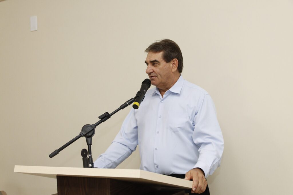 Prefeito eleito Erlon Daneluz, vice-prefeito Roani Tuneira e vereadores são empossados em Sete Quedas Prefeito eleito Erlon Daneluz, vice-prefeito Roani Tuneira e vereadores são empossados em Sete Quedas