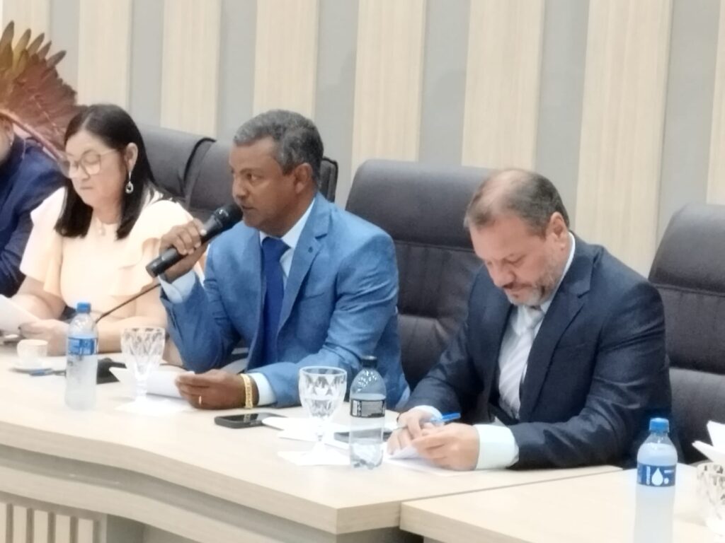 Cerimônia de posse em Paranhos: vereadores assumem cargos no Legislativo Municipal Cerimônia de posse em Paranhos: vereadores assumem cargos no Legislativo Municipal