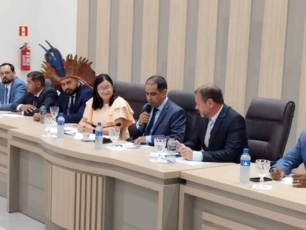 Cerimônia de posse em Paranhos: vereadores assumem cargos no Legislativo Municipal Cerimônia de posse em Paranhos: vereadores assumem cargos no Legislativo Municipal