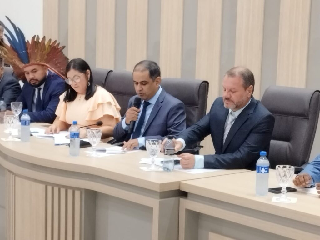 Cerimônia de posse em Paranhos: vereadores assumem cargos no Legislativo Municipal Cerimônia de posse em Paranhos: vereadores assumem cargos no Legislativo Municipal