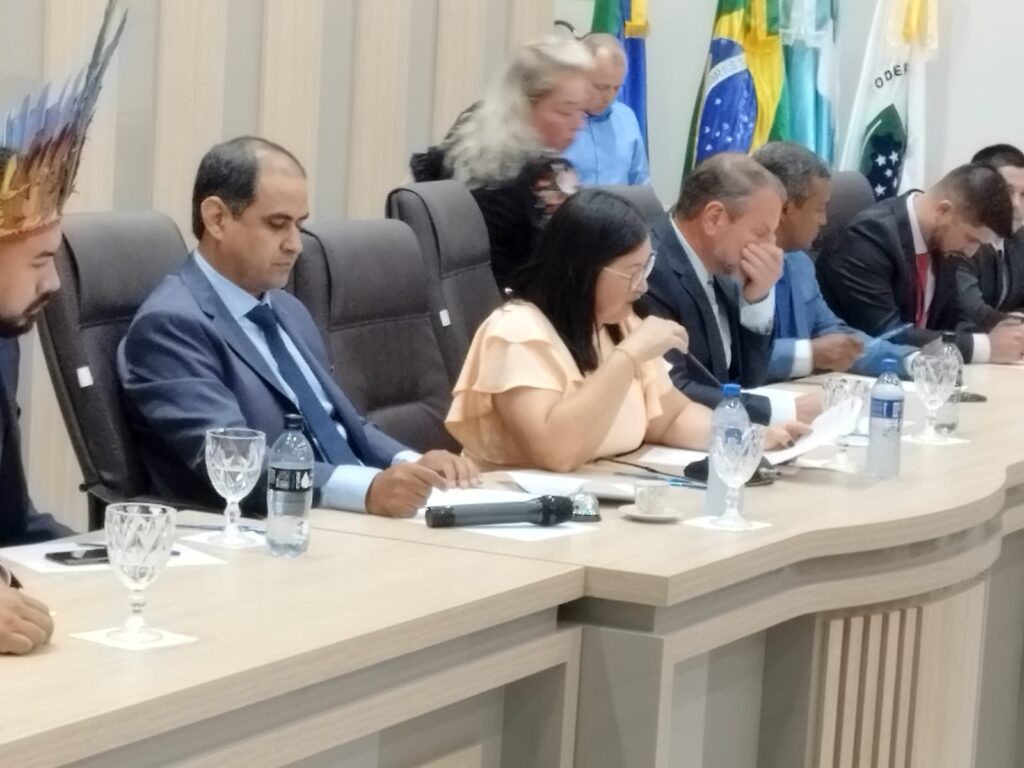 Cerimônia de posse em Paranhos: vereadores assumem cargos no Legislativo Municipal Cerimônia de posse em Paranhos: vereadores assumem cargos no Legislativo Municipal