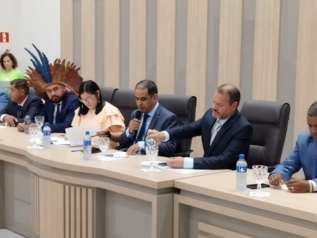 Cerimônia de posse em Paranhos: vereadores assumem cargos no Legislativo Municipal Cerimônia de posse em Paranhos: vereadores assumem cargos no Legislativo Municipal