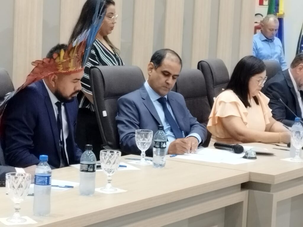 Cerimônia de posse em Paranhos: vereadores assumem cargos no Legislativo Municipal Cerimônia de posse em Paranhos: vereadores assumem cargos no Legislativo Municipal