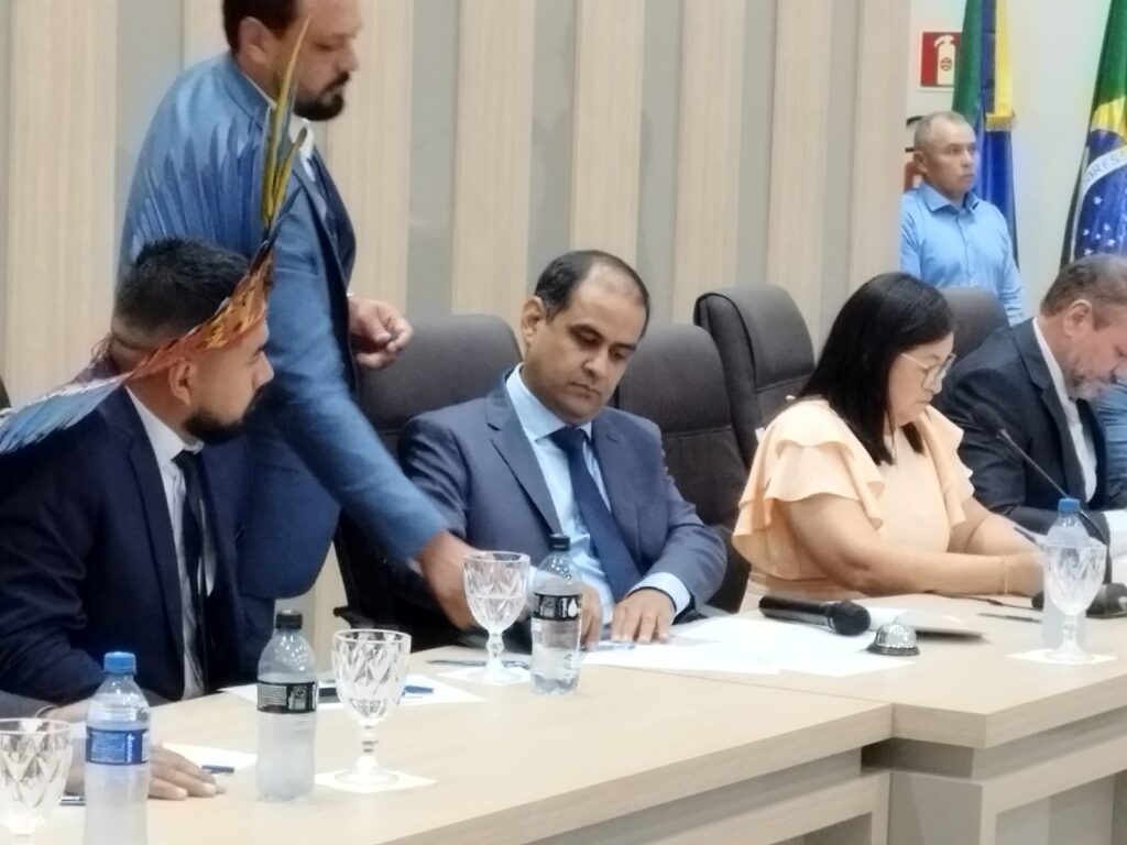 Cerimônia de posse em Paranhos: vereadores assumem cargos no Legislativo Municipal Cerimônia de posse em Paranhos: vereadores assumem cargos no Legislativo Municipal
