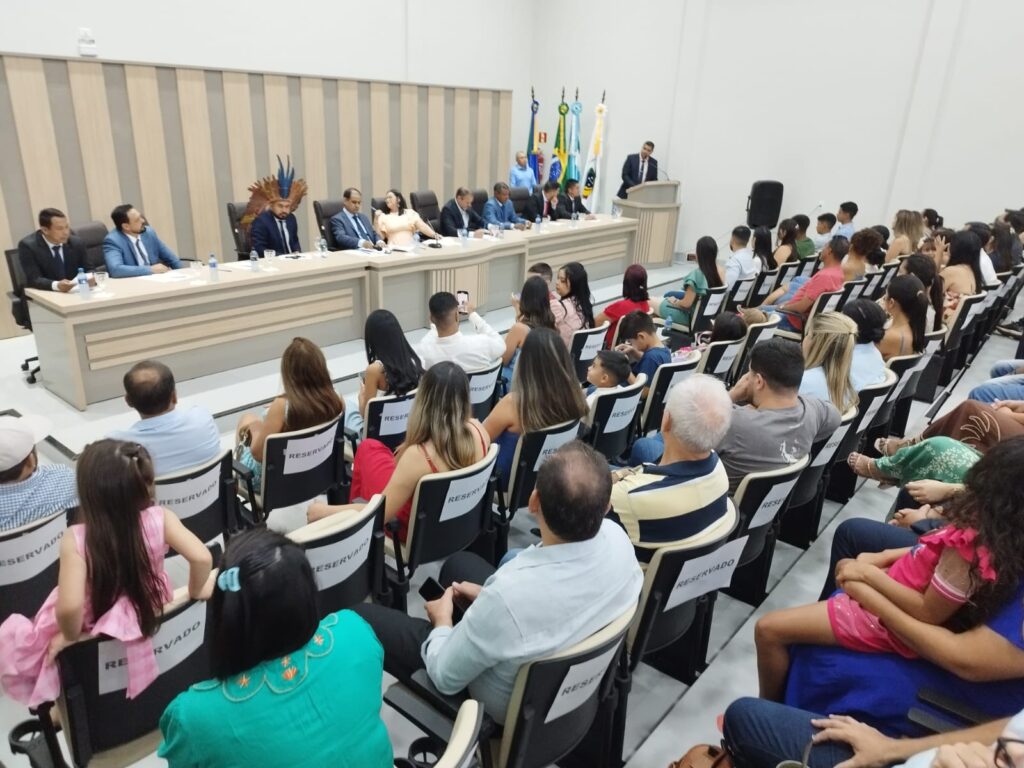 Cerimônia de posse em Paranhos: vereadores assumem cargos no Legislativo Municipal Cerimônia de posse em Paranhos: vereadores assumem cargos no Legislativo Municipal
