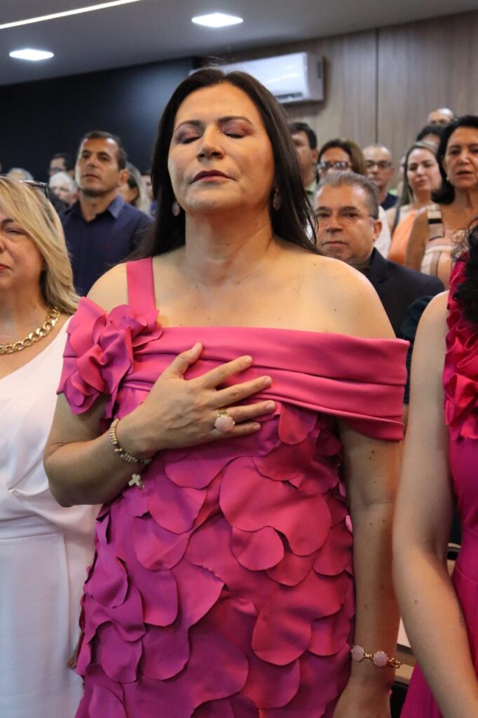 Prefeita eleita Professora Lurdes, vice-prefeita Jéssica Valério e vereadores são empossados em Caarapó Prefeita eleita Professora Lurdes, vice-prefeita Jéssica Valério e vereadores são empossados em Caarapó