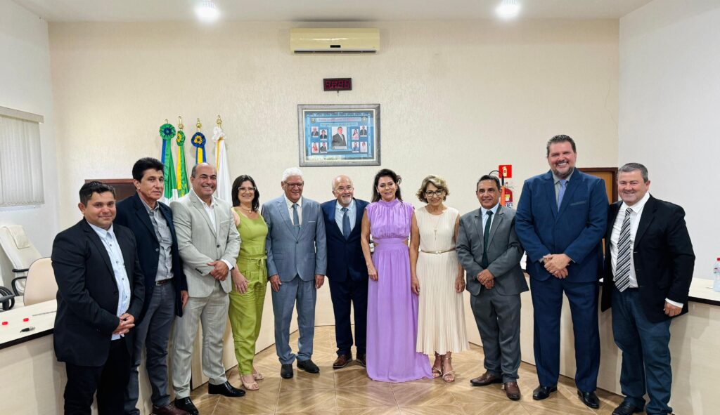 Prefeito eleito Lídio Ledesma, vice-prefeita Dra. Patrícia e vereadores são empossados em Iguatemi Prefeito eleito Lídio Ledesma, vice-prefeita Dra. Patrícia e vereadores são empossados em Iguatemi