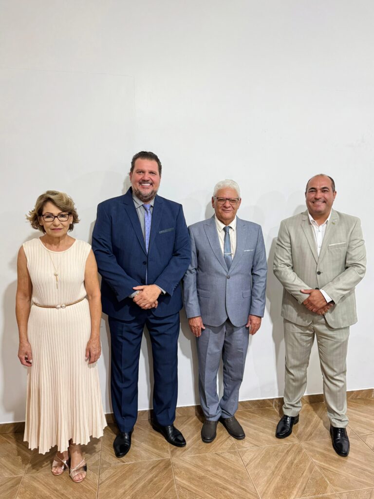 Prefeito eleito Lídio Ledesma, vice-prefeita Dra. Patrícia e vereadores são empossados em Iguatemi Prefeito eleito Lídio Ledesma, vice-prefeita Dra. Patrícia e vereadores são empossados em Iguatemi