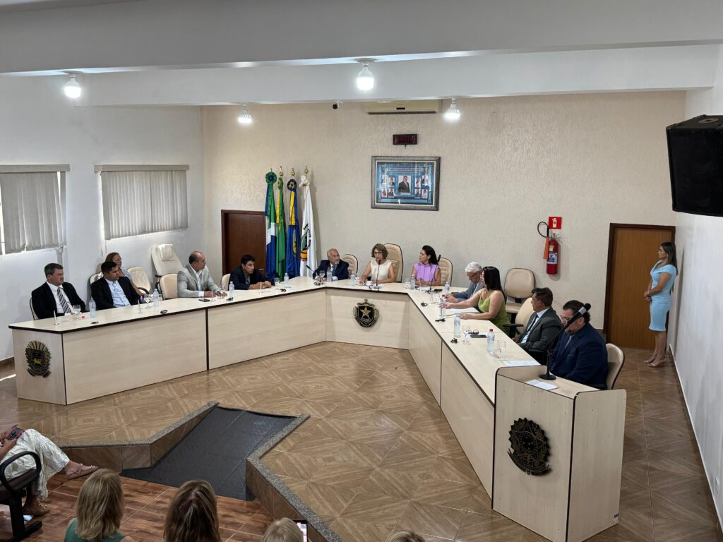 Prefeito eleito Lídio Ledesma, vice-prefeita Dra. Patrícia e vereadores são empossados em Iguatemi Prefeito eleito Lídio Ledesma, vice-prefeita Dra. Patrícia e vereadores são empossados em Iguatemi