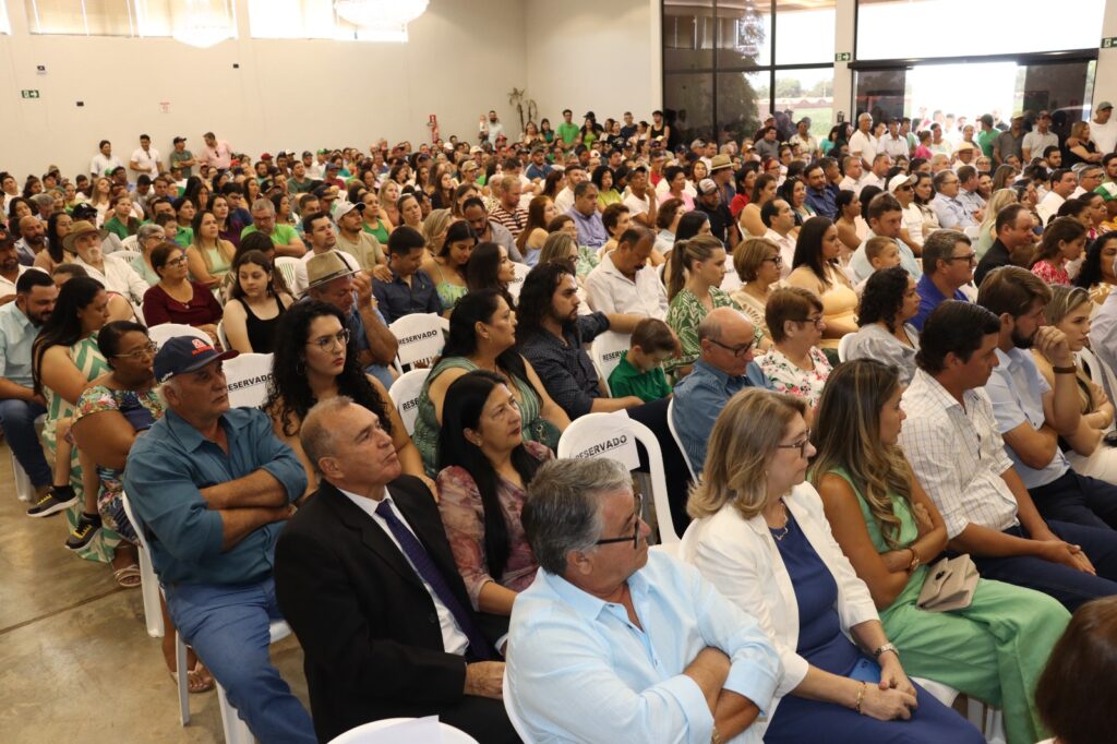 Prefeita eleita Dra. Elaine, vice-prefeita Dra. Marines e vereadores são empossados em Aral Moreira Prefeita eleita Dra. Elaine, vice-prefeita Dra. Marines e vereadores são empossados em Aral Moreira