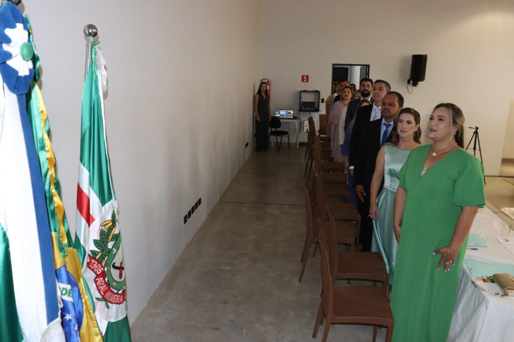 Prefeita eleita Dra. Elaine, vice-prefeita Dra. Marines e vereadores são empossados em Aral Moreira Prefeita eleita Dra. Elaine, vice-prefeita Dra. Marines e vereadores são empossados em Aral Moreira
