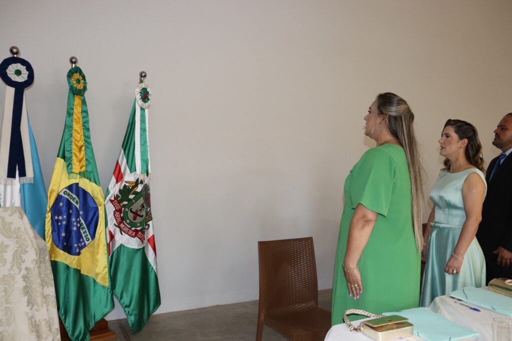 Prefeita eleita Dra. Elaine, vice-prefeita Dra. Marines e vereadores são empossados em Aral Moreira Prefeita eleita Dra. Elaine, vice-prefeita Dra. Marines e vereadores são empossados em Aral Moreira