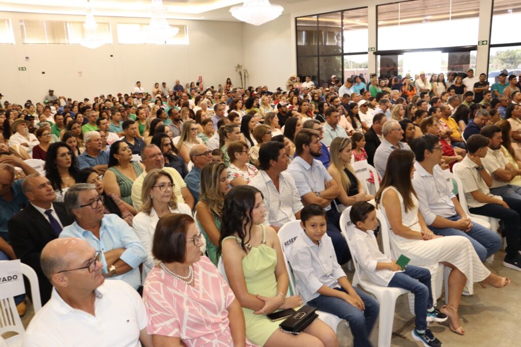 Prefeita eleita Dra. Elaine, vice-prefeita Dra. Marines e vereadores são empossados em Aral Moreira Prefeita eleita Dra. Elaine, vice-prefeita Dra. Marines e vereadores são empossados em Aral Moreira