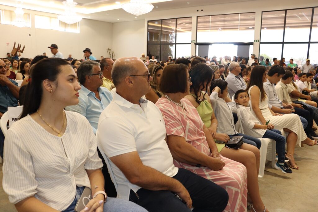 Prefeita eleita Dra. Elaine, vice-prefeita Dra. Marines e vereadores são empossados em Aral Moreira Prefeita eleita Dra. Elaine, vice-prefeita Dra. Marines e vereadores são empossados em Aral Moreira