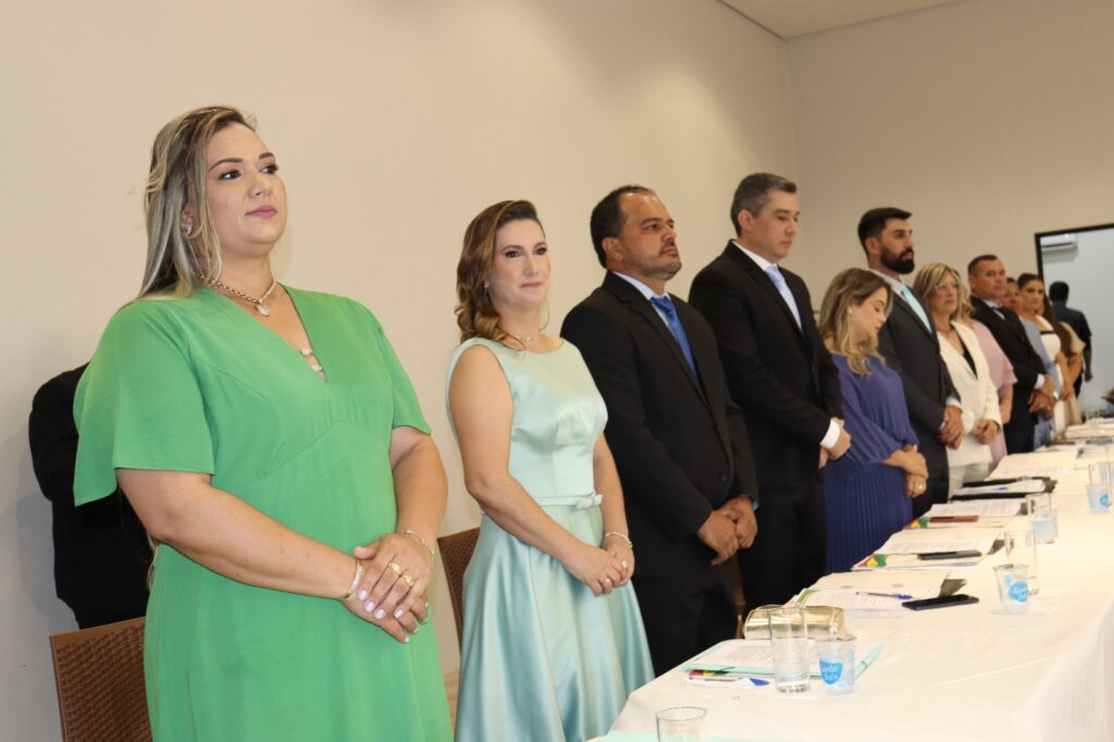 Prefeita eleita Dra. Elaine, vice-prefeita Dra. Marines e vereadores são empossados em Aral Moreira Prefeita eleita Dra. Elaine, vice-prefeita Dra. Marines e vereadores são empossados em Aral Moreira