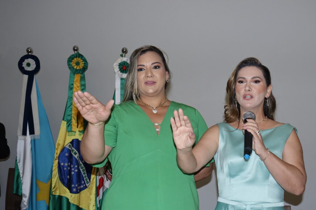 Prefeita eleita Dra. Elaine, vice-prefeita Dra. Marines e vereadores são empossados em Aral Moreira Prefeita eleita Dra. Elaine, vice-prefeita Dra. Marines e vereadores são empossados em Aral Moreira