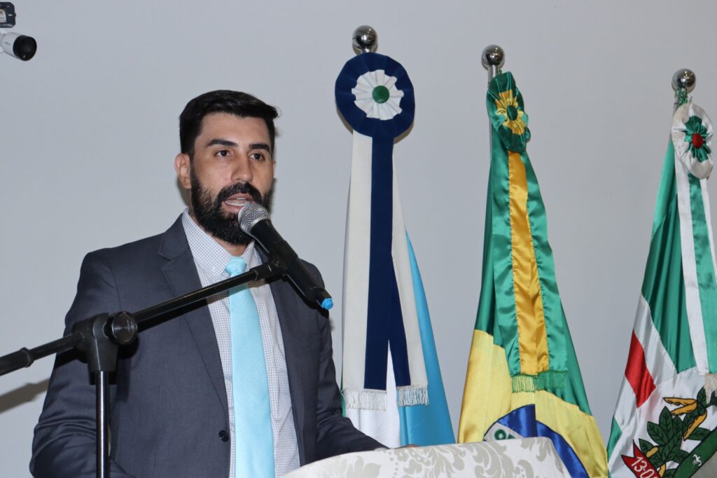 Prefeita eleita Dra. Elaine, vice-prefeita Dra. Marines e vereadores são empossados em Aral Moreira Prefeita eleita Dra. Elaine, vice-prefeita Dra. Marines e vereadores são empossados em Aral Moreira