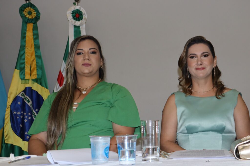 Prefeita eleita Dra. Elaine, vice-prefeita Dra. Marines e vereadores são empossados em Aral Moreira Prefeita eleita Dra. Elaine, vice-prefeita Dra. Marines e vereadores são empossados em Aral Moreira
