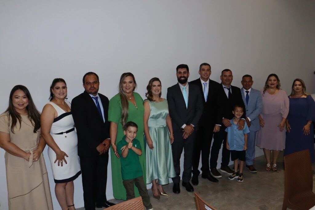 Prefeita eleita Dra. Elaine, vice-prefeita Dra. Marines e vereadores são empossados em Aral Moreira Prefeita eleita Dra. Elaine, vice-prefeita Dra. Marines e vereadores são empossados em Aral Moreira