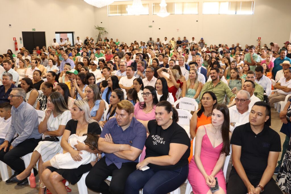 Prefeita eleita Dra. Elaine, vice-prefeita Dra. Marines e vereadores são empossados em Aral Moreira Prefeita eleita Dra. Elaine, vice-prefeita Dra. Marines e vereadores são empossados em Aral Moreira