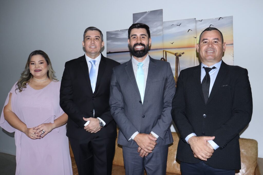 Prefeita eleita Dra. Elaine, vice-prefeita Dra. Marines e vereadores são empossados em Aral Moreira Prefeita eleita Dra. Elaine, vice-prefeita Dra. Marines e vereadores são empossados em Aral Moreira