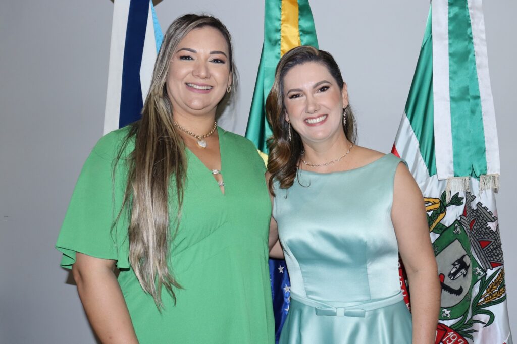 Prefeita eleita Dra. Elaine, vice-prefeita Dra. Marines e vereadores são empossados em Aral Moreira Prefeita eleita Dra. Elaine, vice-prefeita Dra. Marines e vereadores são empossados em Aral Moreira
