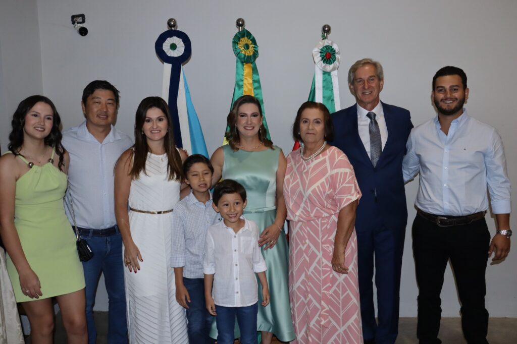 Prefeita eleita Dra. Elaine, vice-prefeita Dra. Marines e vereadores são empossados em Aral Moreira Prefeita eleita Dra. Elaine, vice-prefeita Dra. Marines e vereadores são empossados em Aral Moreira