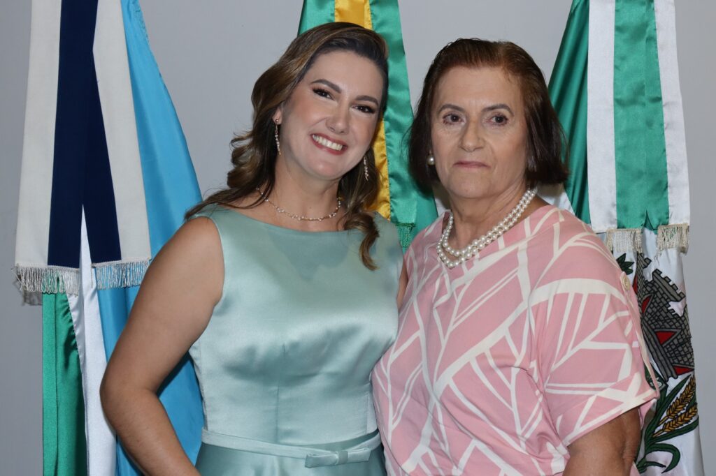 Prefeita eleita Dra. Elaine, vice-prefeita Dra. Marines e vereadores são empossados em Aral Moreira Prefeita eleita Dra. Elaine, vice-prefeita Dra. Marines e vereadores são empossados em Aral Moreira
