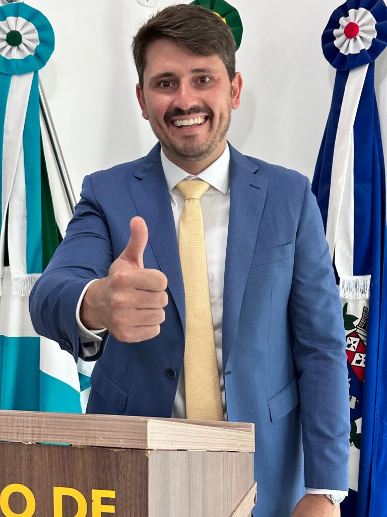Prefeito reeleito Thalles Tomazelli, vice-prefeito Dr. Bruno e vereadores são empossados em Itaquiraí Prefeito reeleito Thalles Tomazelli, vice-prefeito Dr. Bruno e vereadores são empossados em Itaquiraí