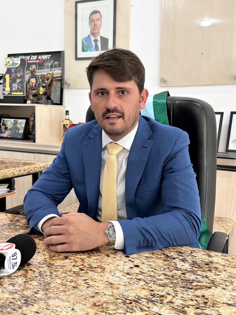 Prefeito reeleito Thalles Tomazelli, vice-prefeito Dr. Bruno e vereadores são empossados em Itaquiraí Prefeito reeleito Thalles Tomazelli, vice-prefeito Dr. Bruno e vereadores são empossados em Itaquiraí