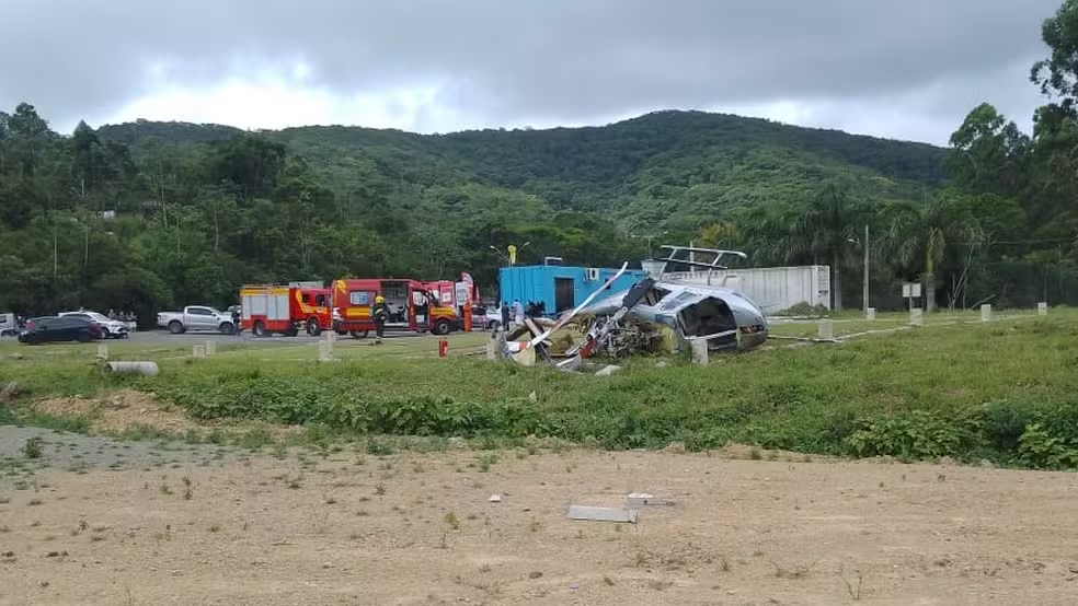 Helicóptero cai com cinco pessoas a bordo em SC Helicóptero cai com cinco pessoas a bordo em SC