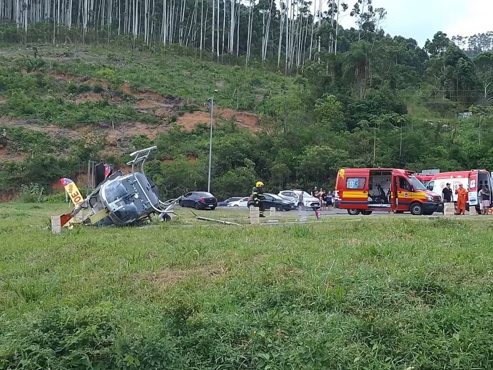 Helicóptero cai com cinco pessoas a bordo em SC Helicóptero cai com cinco pessoas a bordo em SC