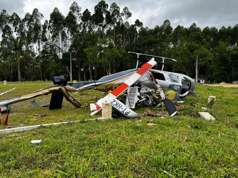 Helicóptero cai com cinco pessoas a bordo em SC Helicóptero cai com cinco pessoas a bordo em SC