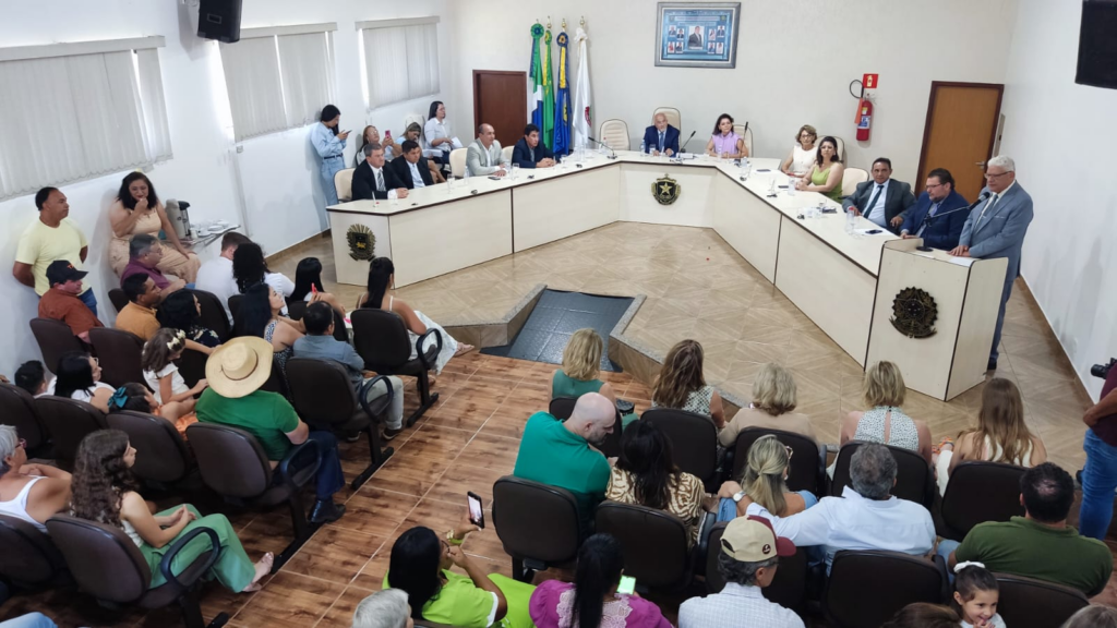 Prefeito eleito Lídio Ledesma, vice-prefeita Dra. Patrícia e vereadores são empossados em Iguatemi Prefeito eleito Lídio Ledesma, vice-prefeita Dra. Patrícia e vereadores são empossados em Iguatemi