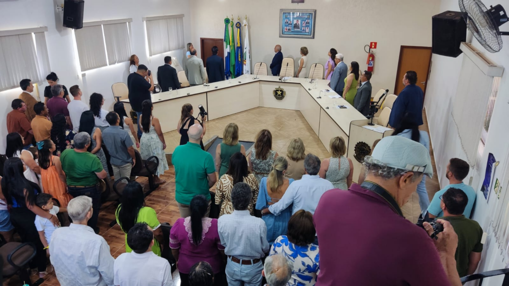 Prefeito eleito Lídio Ledesma, vice-prefeita Dra. Patrícia e vereadores são empossados em Iguatemi Prefeito eleito Lídio Ledesma, vice-prefeita Dra. Patrícia e vereadores são empossados em Iguatemi