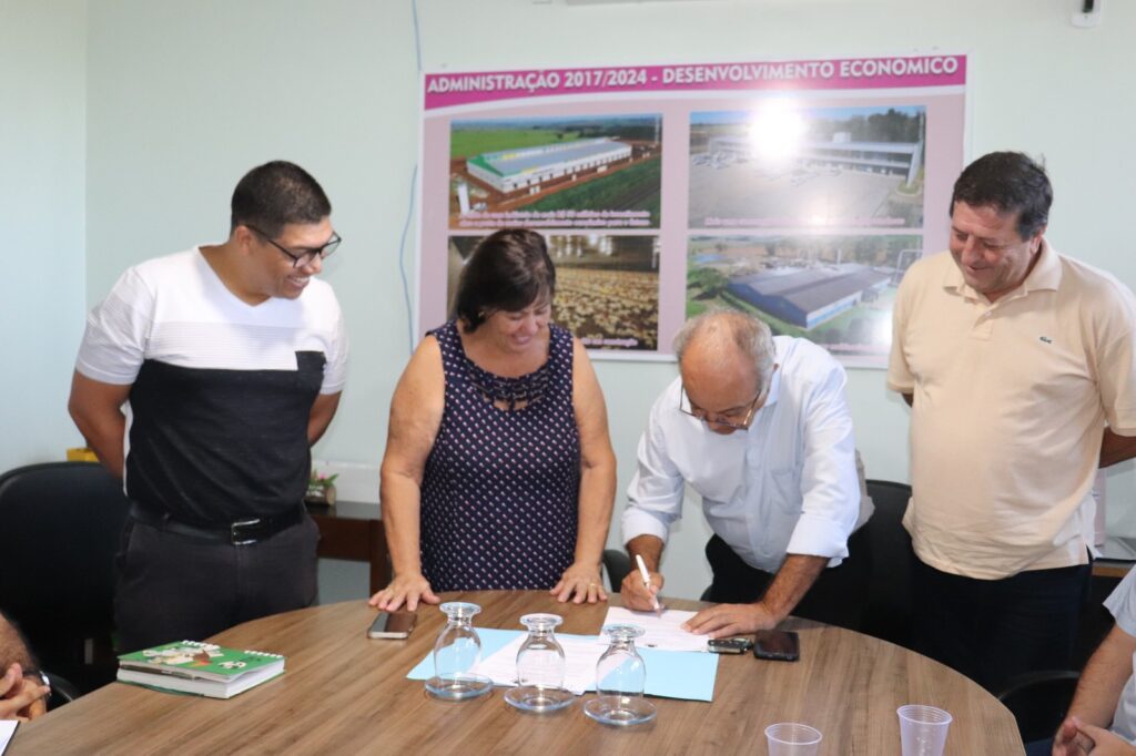 Governo de Mundo Novo realiza reunião com secretários municipais Governo de Mundo Novo realiza reunião com secretários municipais