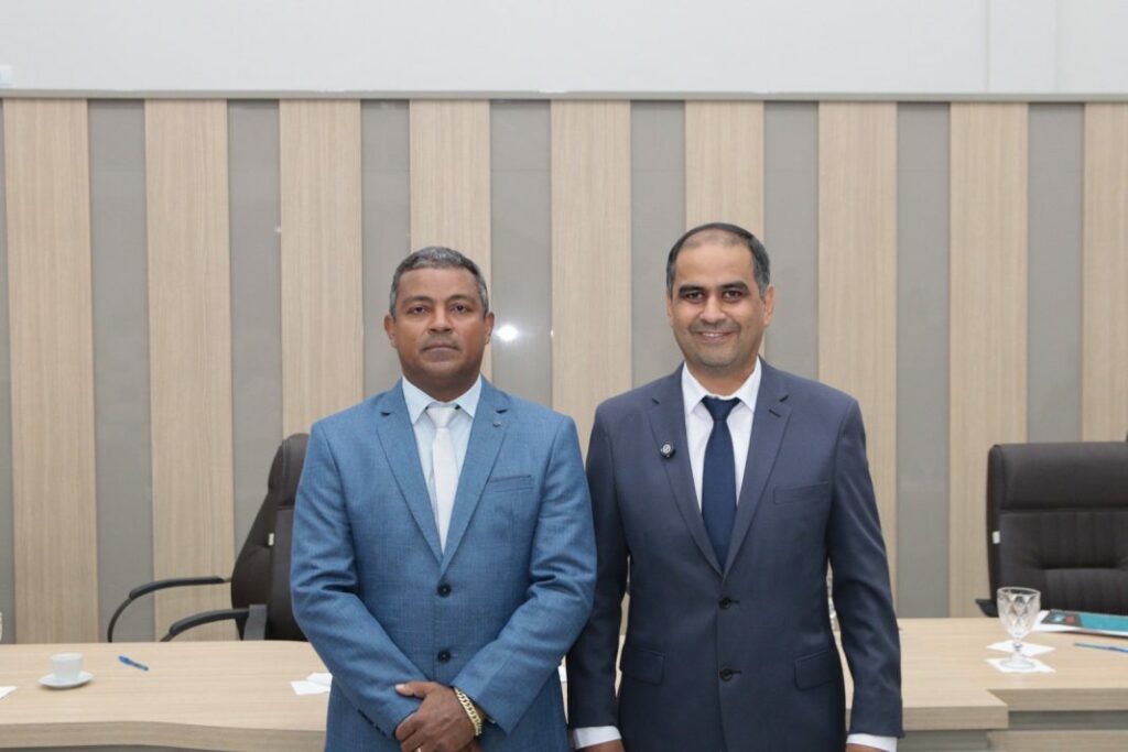 Presidente da Câmara de Paranhos, Chacal, reforça compromisso com o desenvolvimento durante 1ª Sessão Ordinária de 2025 Presidente da Câmara de Paranhos, Chacal, reforça compromisso com o desenvolvimento durante 1ª Sessão Ordinária de 2025