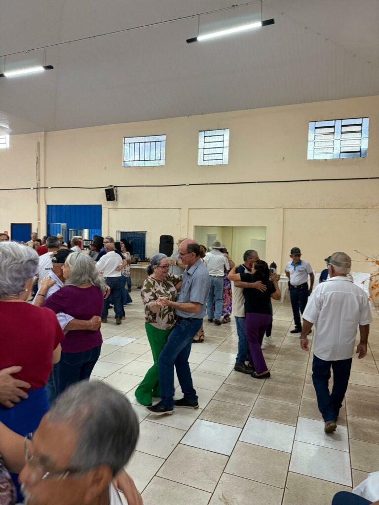 Baile do Conviver reúne idosos para uma tarde de alegria e reencontros em Amambai Baile do Conviver reúne idosos para uma tarde de alegria e reencontros em Amambai