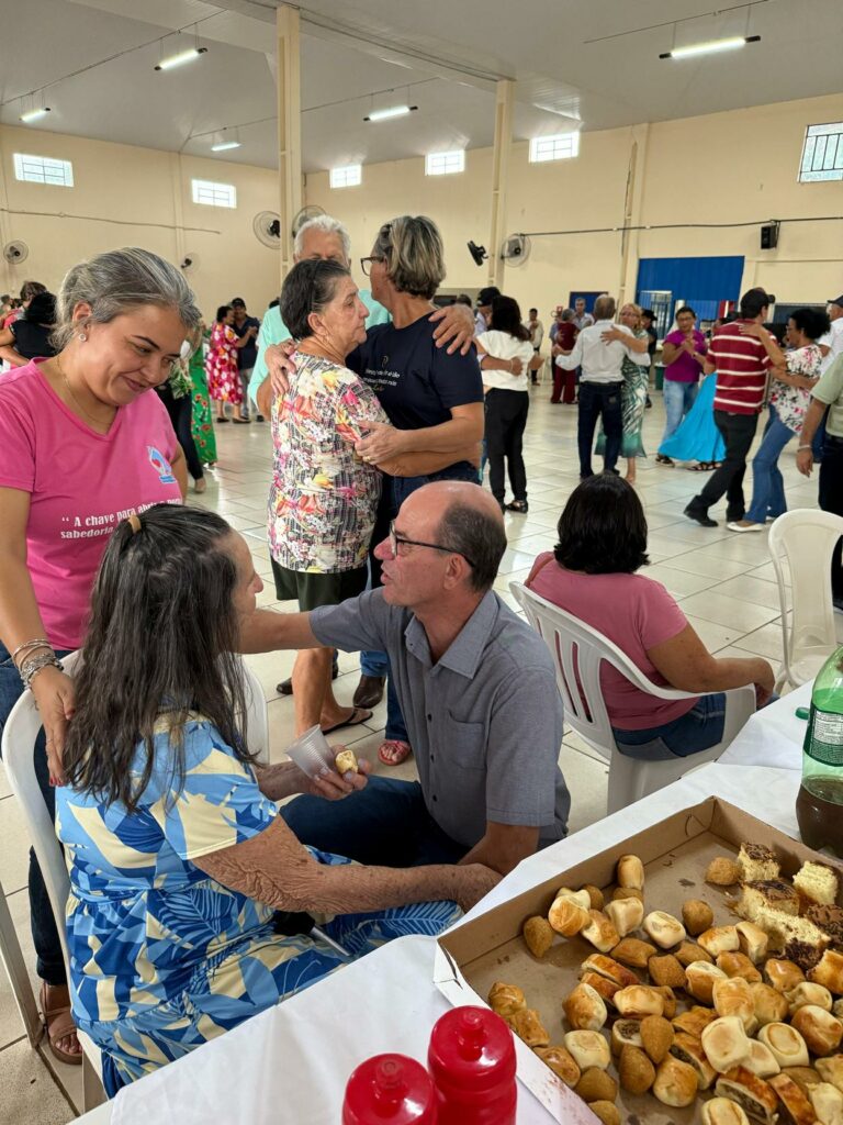Baile do Conviver reúne idosos para uma tarde de alegria e reencontros em Amambai Baile do Conviver reúne idosos para uma tarde de alegria e reencontros em Amambai