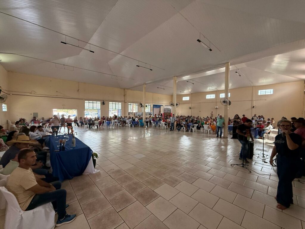Baile do Conviver reúne idosos para uma tarde de alegria e reencontros em Amambai Baile do Conviver reúne idosos para uma tarde de alegria e reencontros em Amambai