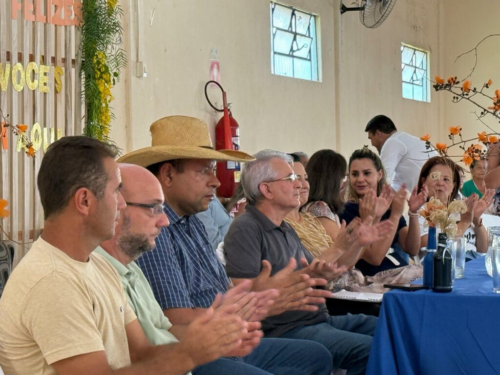 Baile do Conviver reúne idosos para uma tarde de alegria e reencontros em Amambai Baile do Conviver reúne idosos para uma tarde de alegria e reencontros em Amambai