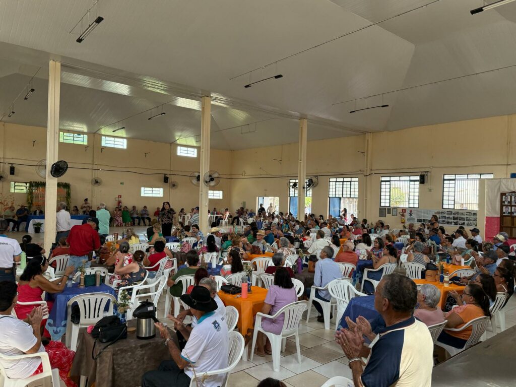 Baile do Conviver reúne idosos para uma tarde de alegria e reencontros em Amambai Baile do Conviver reúne idosos para uma tarde de alegria e reencontros em Amambai