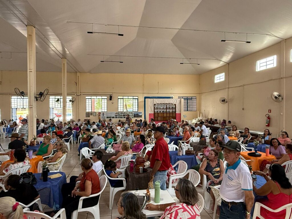 Baile do Conviver reúne idosos para uma tarde de alegria e reencontros em Amambai Baile do Conviver reúne idosos para uma tarde de alegria e reencontros em Amambai