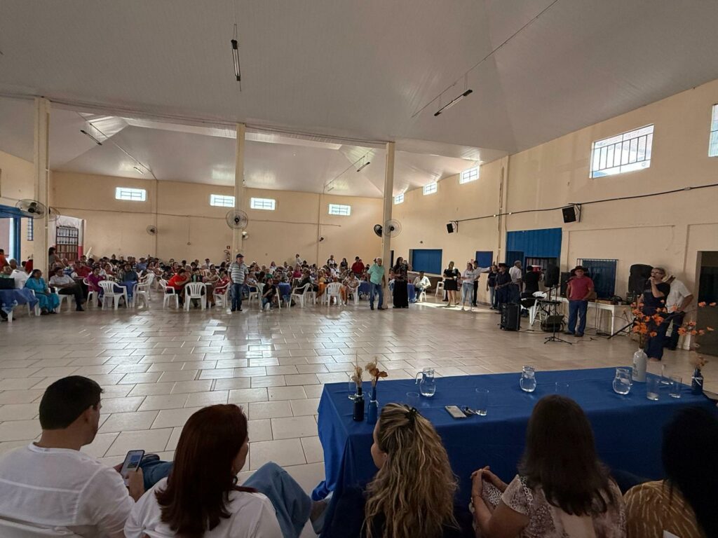 Baile do Conviver reúne idosos para uma tarde de alegria e reencontros em Amambai Baile do Conviver reúne idosos para uma tarde de alegria e reencontros em Amambai