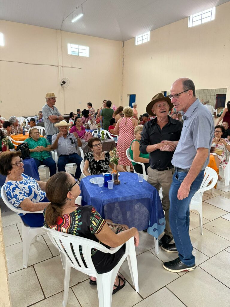 Baile do Conviver reúne idosos para uma tarde de alegria e reencontros em Amambai Baile do Conviver reúne idosos para uma tarde de alegria e reencontros em Amambai