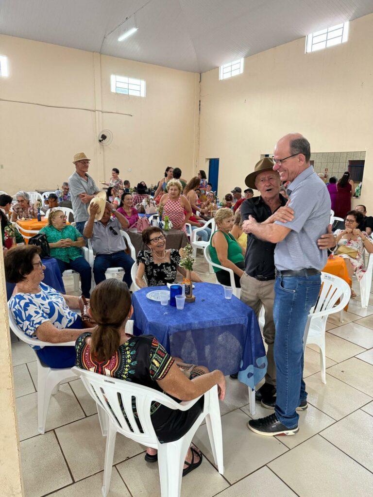 Baile do Conviver reúne idosos para uma tarde de alegria e reencontros em Amambai Baile do Conviver reúne idosos para uma tarde de alegria e reencontros em Amambai