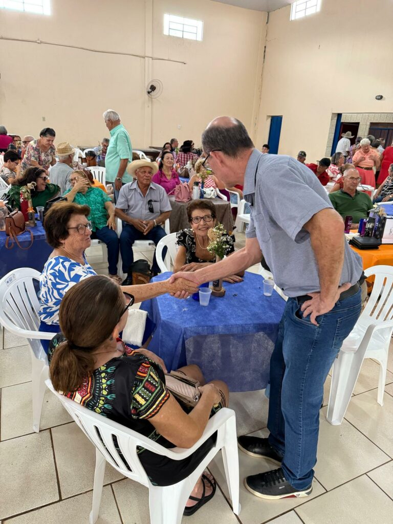 Baile do Conviver reúne idosos para uma tarde de alegria e reencontros em Amambai Baile do Conviver reúne idosos para uma tarde de alegria e reencontros em Amambai